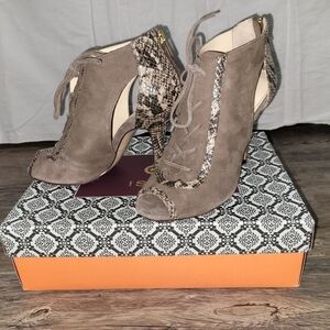 Trendy Snakeskin Isola Brea Suede Snakeskin & Zip Heels